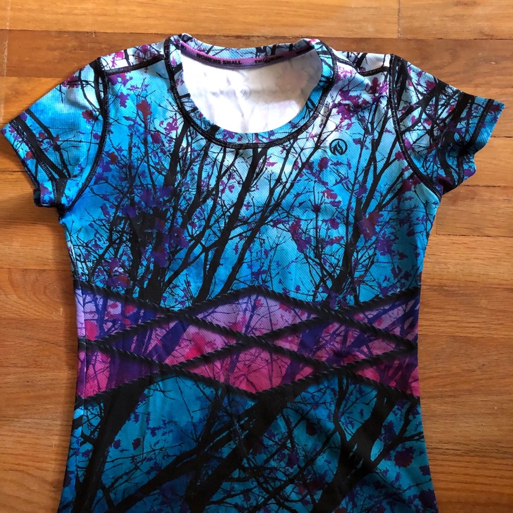 Skylight tech tee